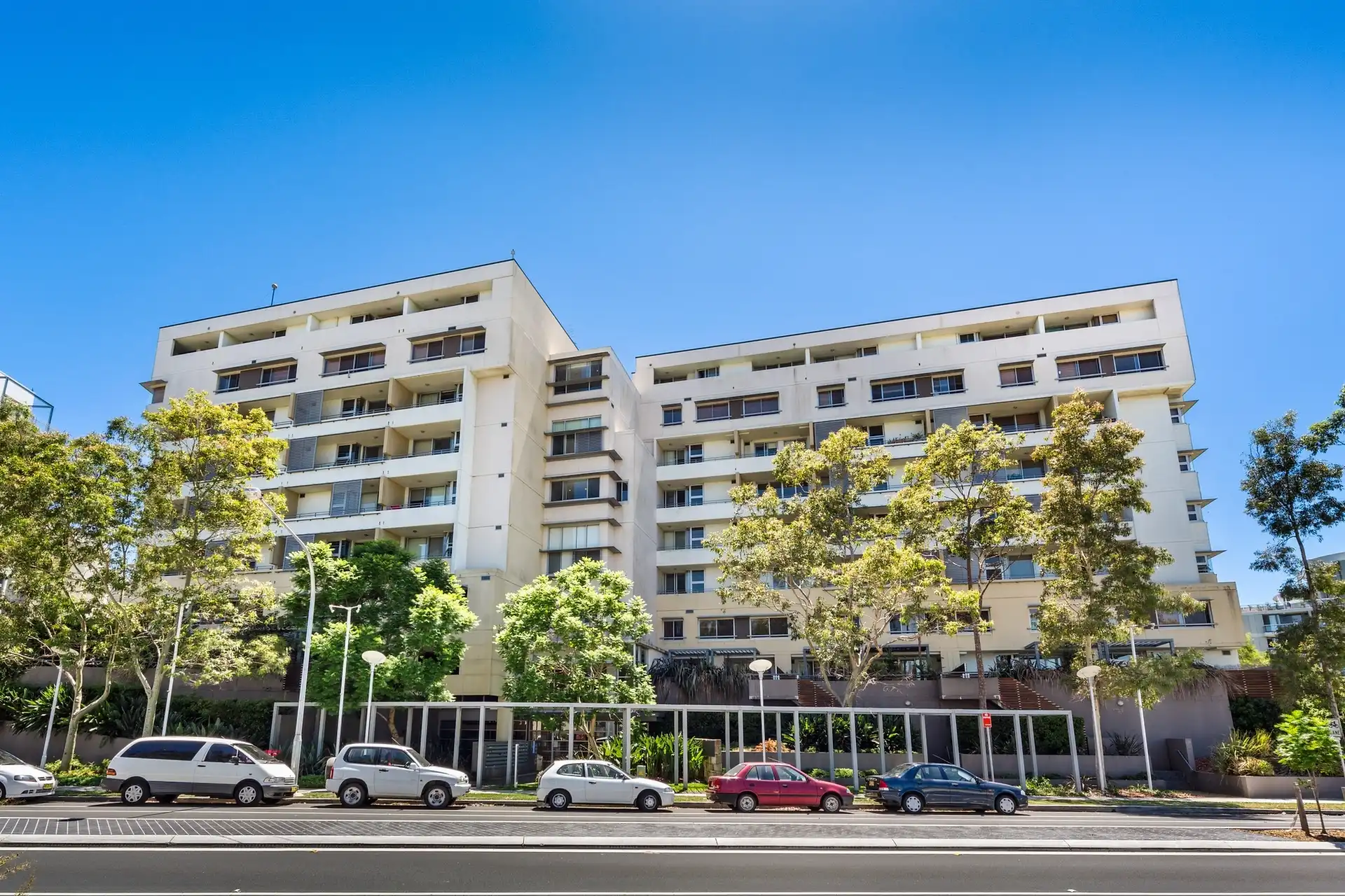 438/25 Bennelong Parkway, Wentworth Point Sold by Richard Matthews Real Estate - image 1