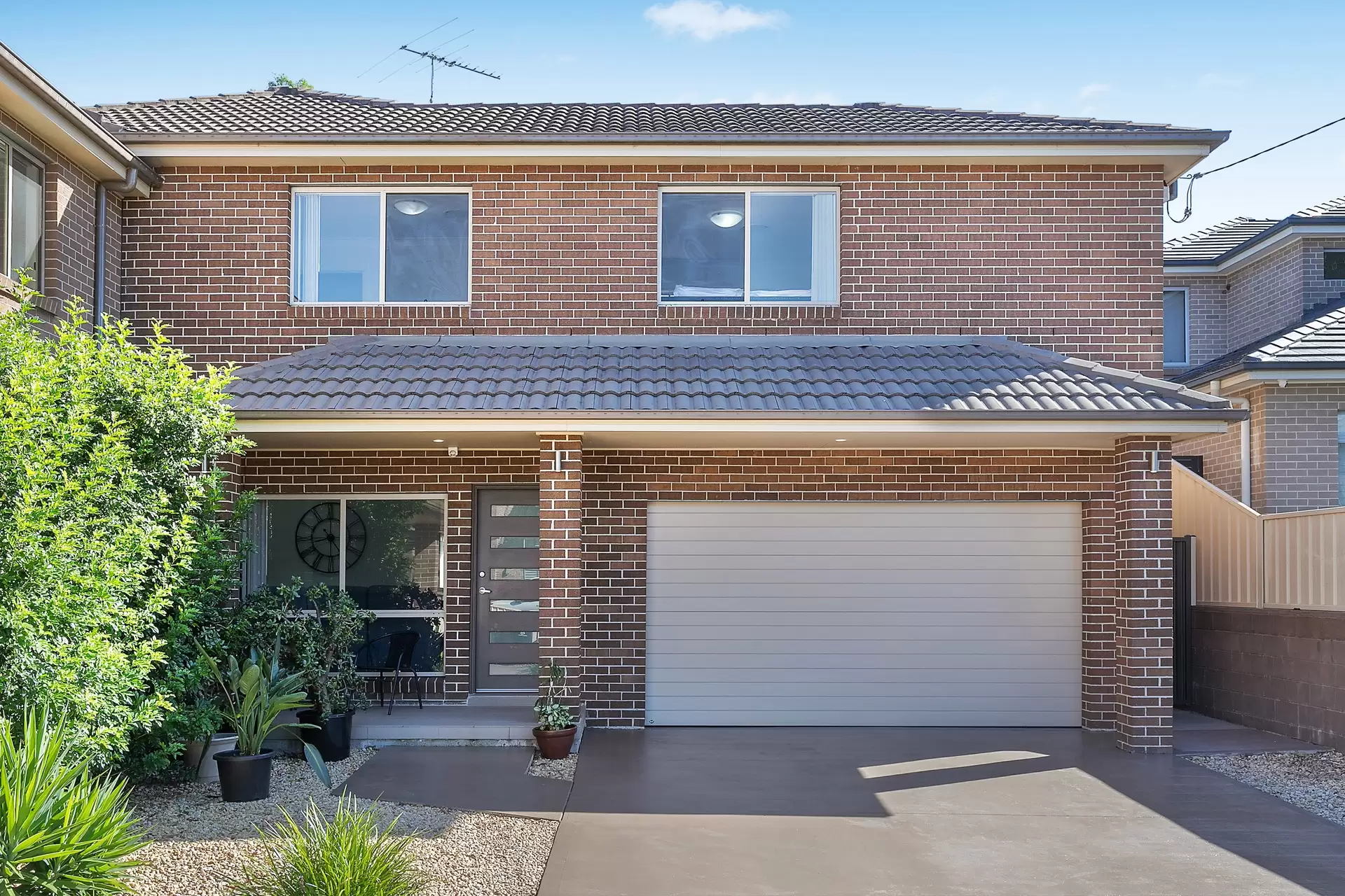 86 Carnavon Crescent, Georges Hall Sold by Richard Matthews Real Estate - image 1