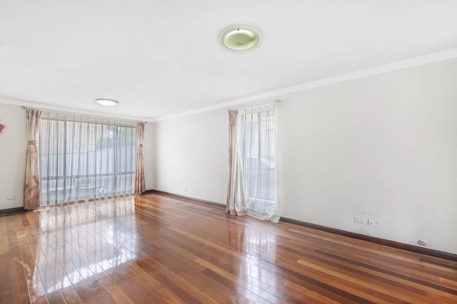 1/16A Balmoral Crescent, Georges Hall Leased by Richard Matthews Real Estate - image 3