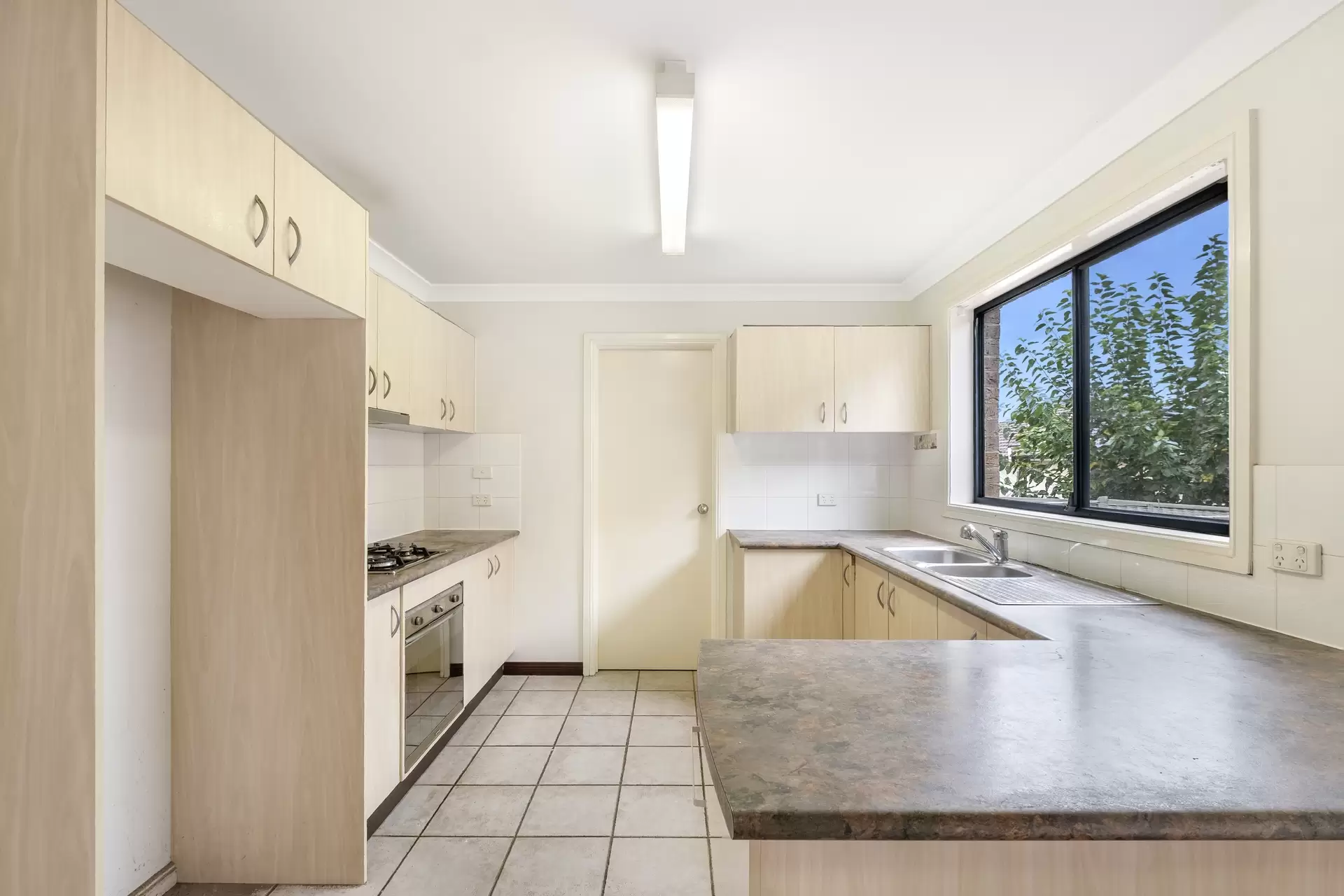 1/16A Balmoral Crescent, Georges Hall Leased by Richard Matthews Real Estate - image 2