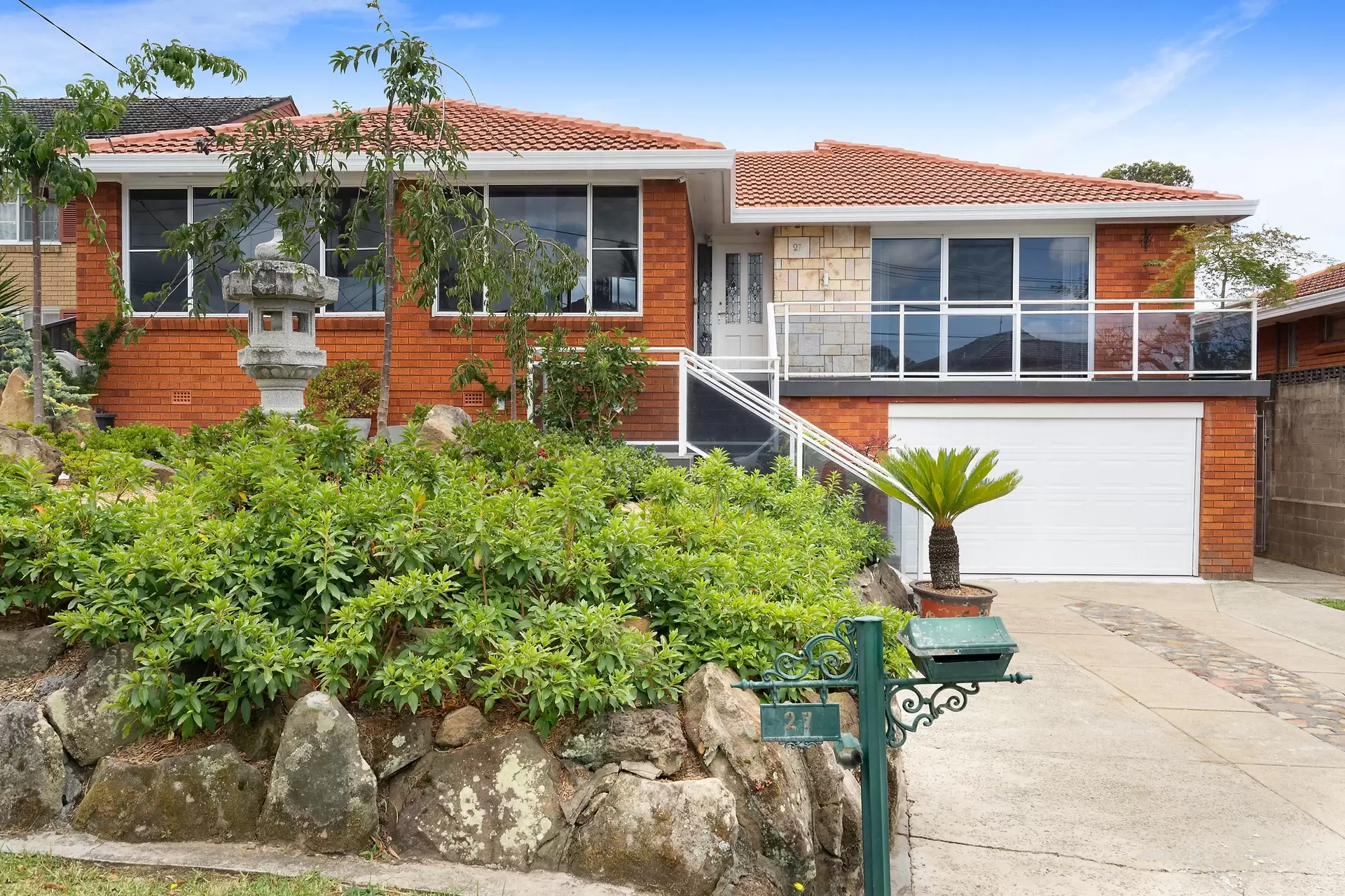 27 Saric Avenue, Georges Hall Sold by Richard Matthews Real Estate - image 1