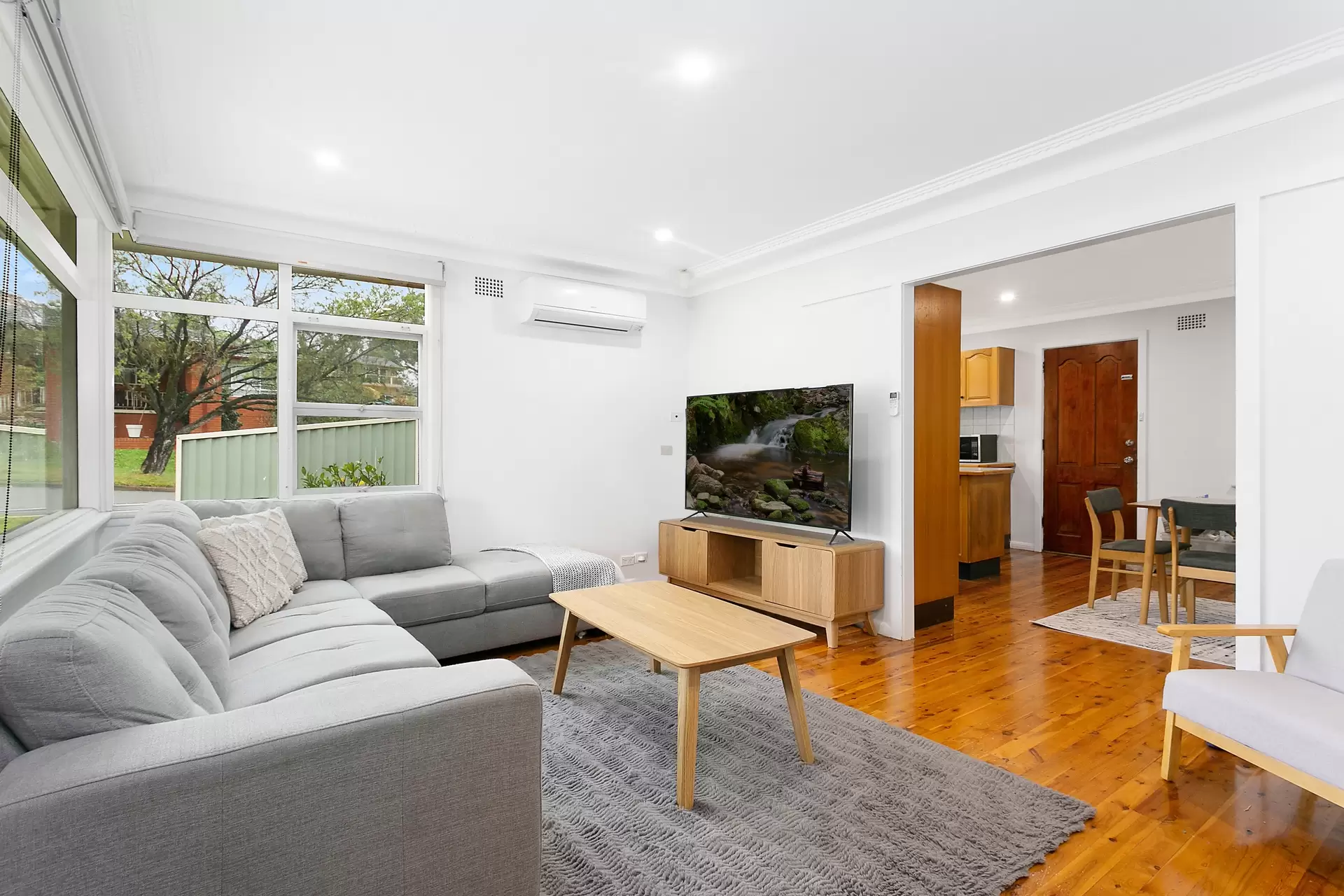 29 Surrey Avenue, Georges Hall Sold by Richard Matthews Real Estate - image 5