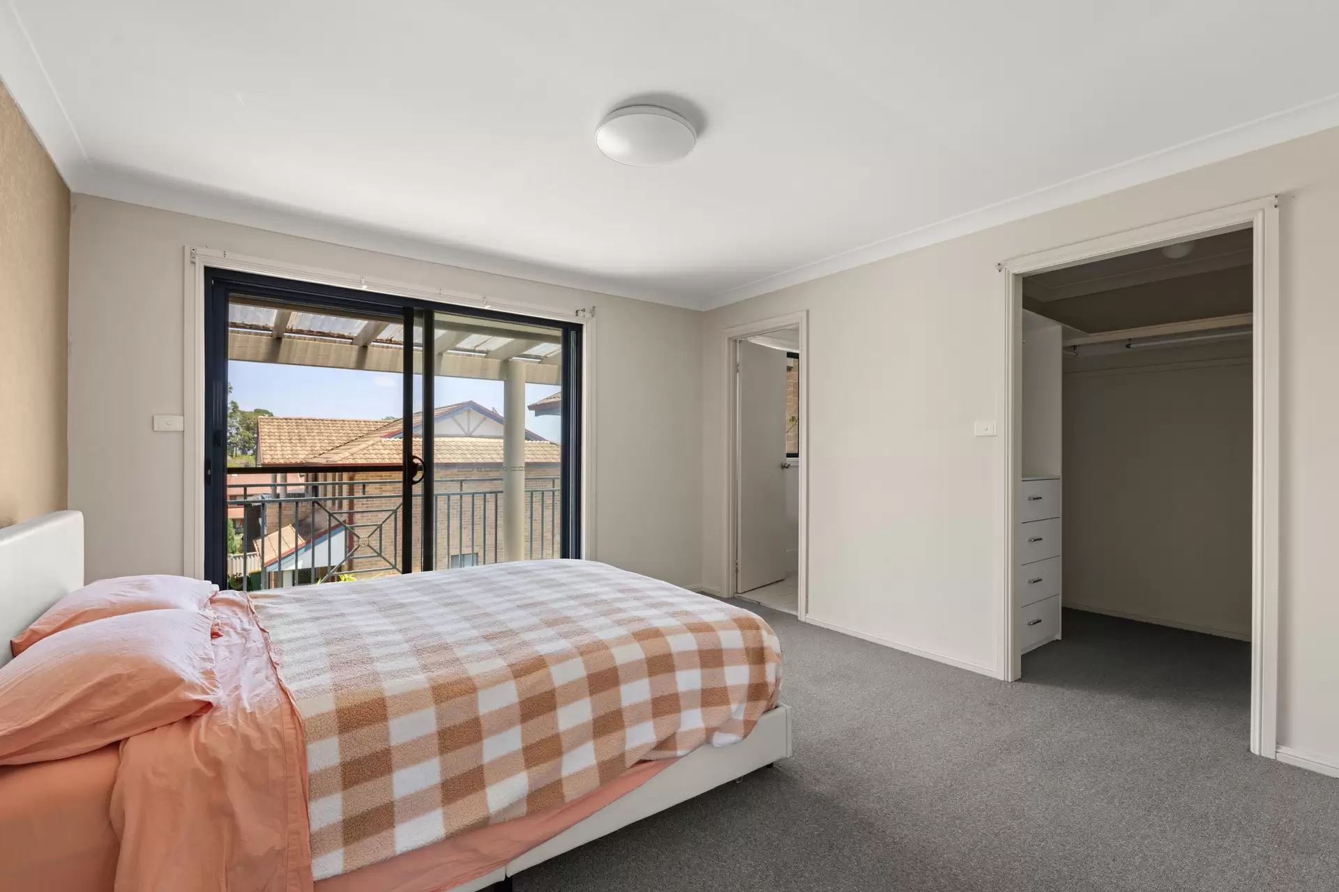 11/16a Balmoral Crescent, Georges Hall Leased by Richard Matthews Real Estate - image 3