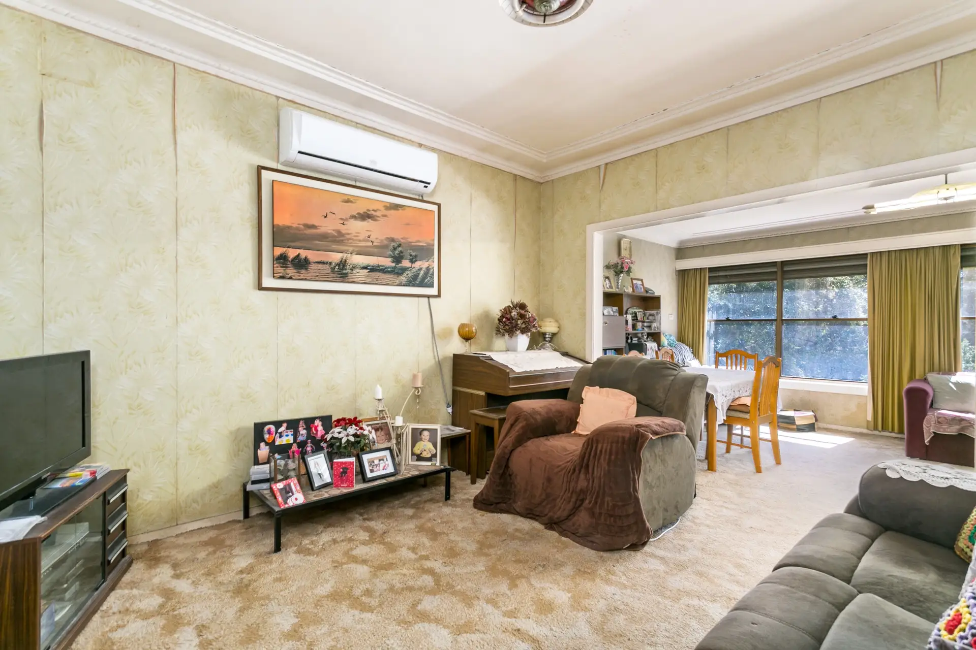 482 Henry Lawson Drive, East Hills Sold by Richard Matthews Real Estate - image 2