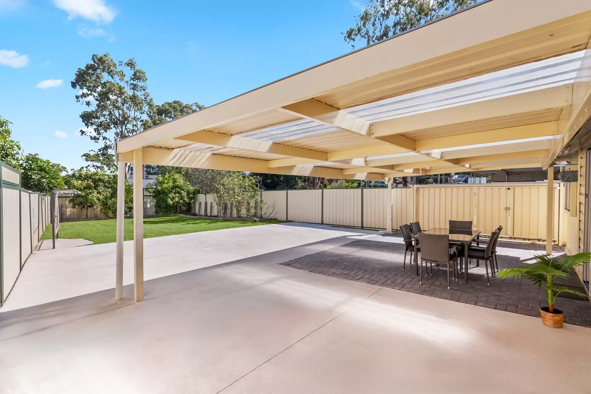 239 Henry Lawson Drive, Georges Hall For Sale by Richard Matthews Real Estate - image 4