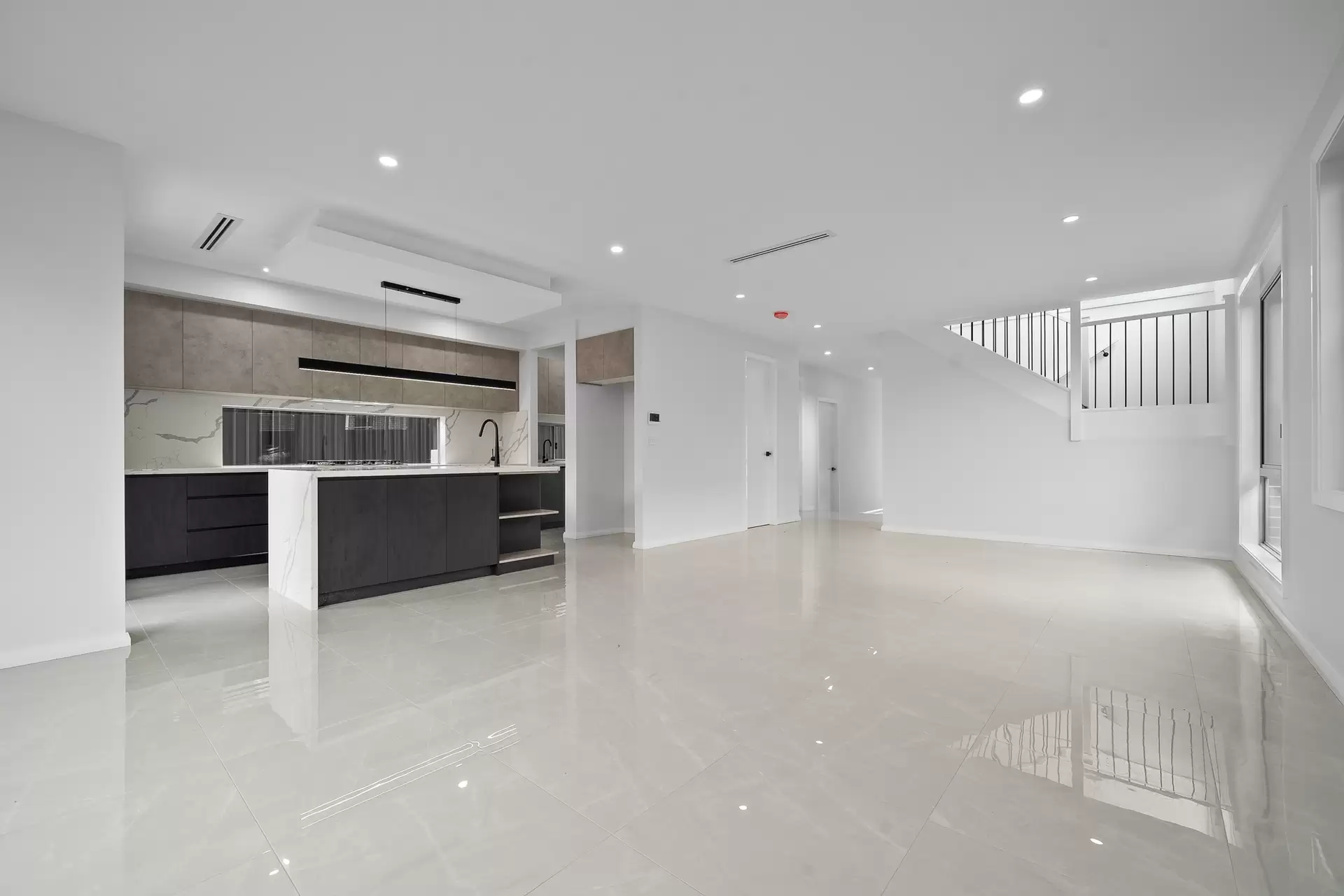 18 Swiss Drive, Oakville For Sale by Richard Matthews Real Estate - image 3