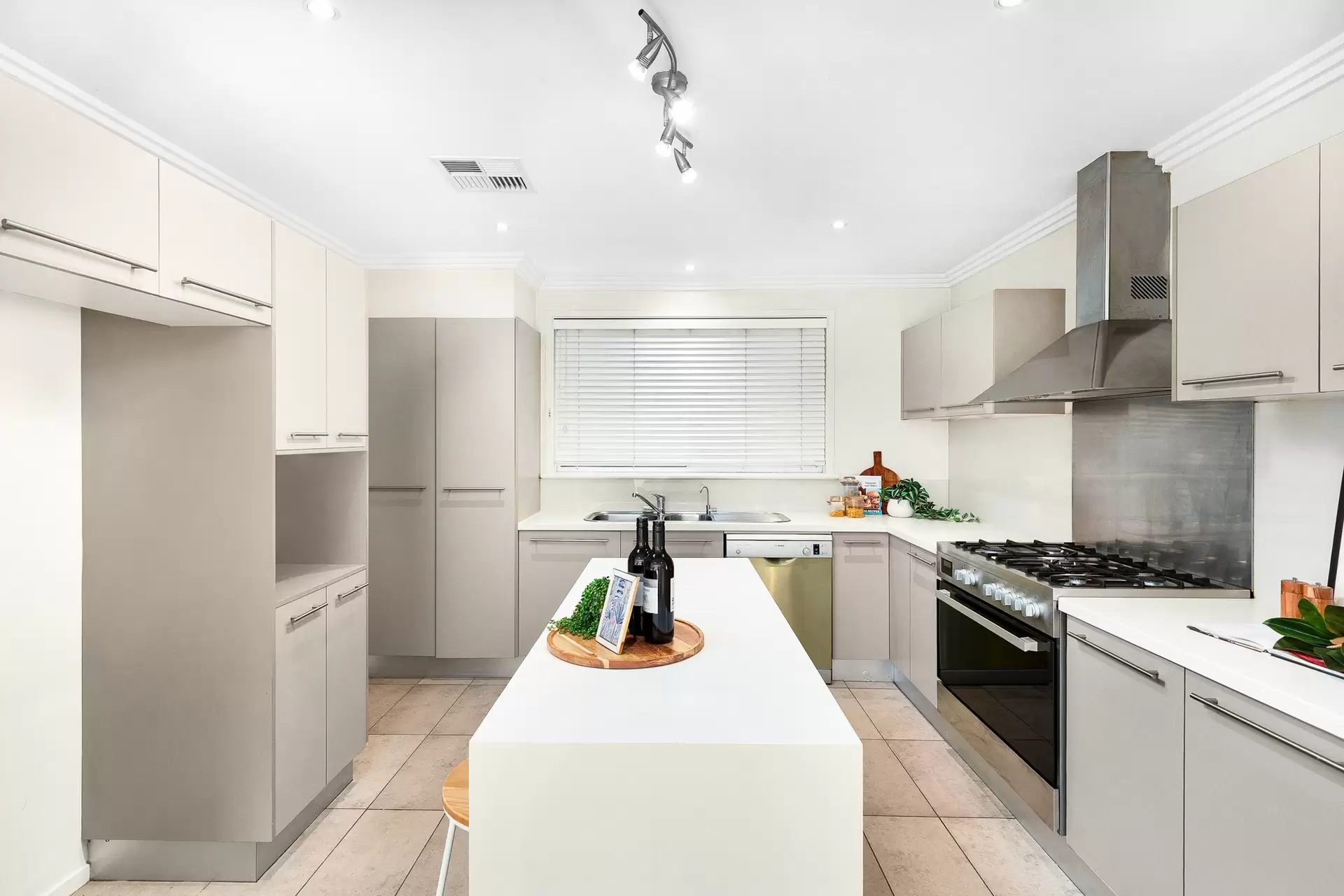 39 Greyfriar Place, Kellyville Auction by Richard Matthews Real Estate - image 4