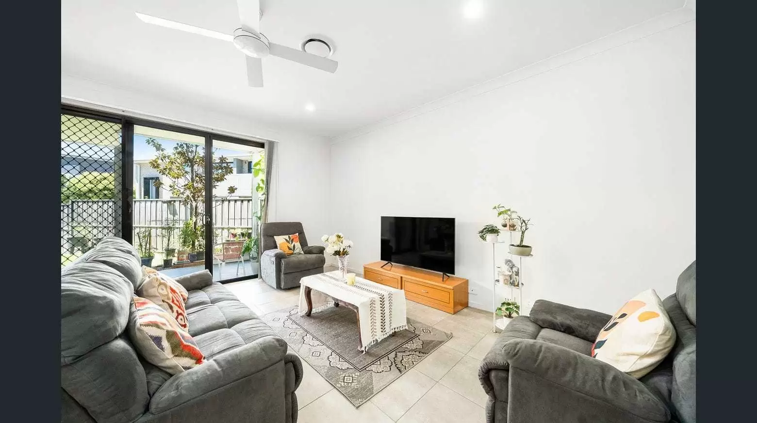 34  Putters Circuit, Blacktown Leased by Richard Matthews Real Estate - image 2