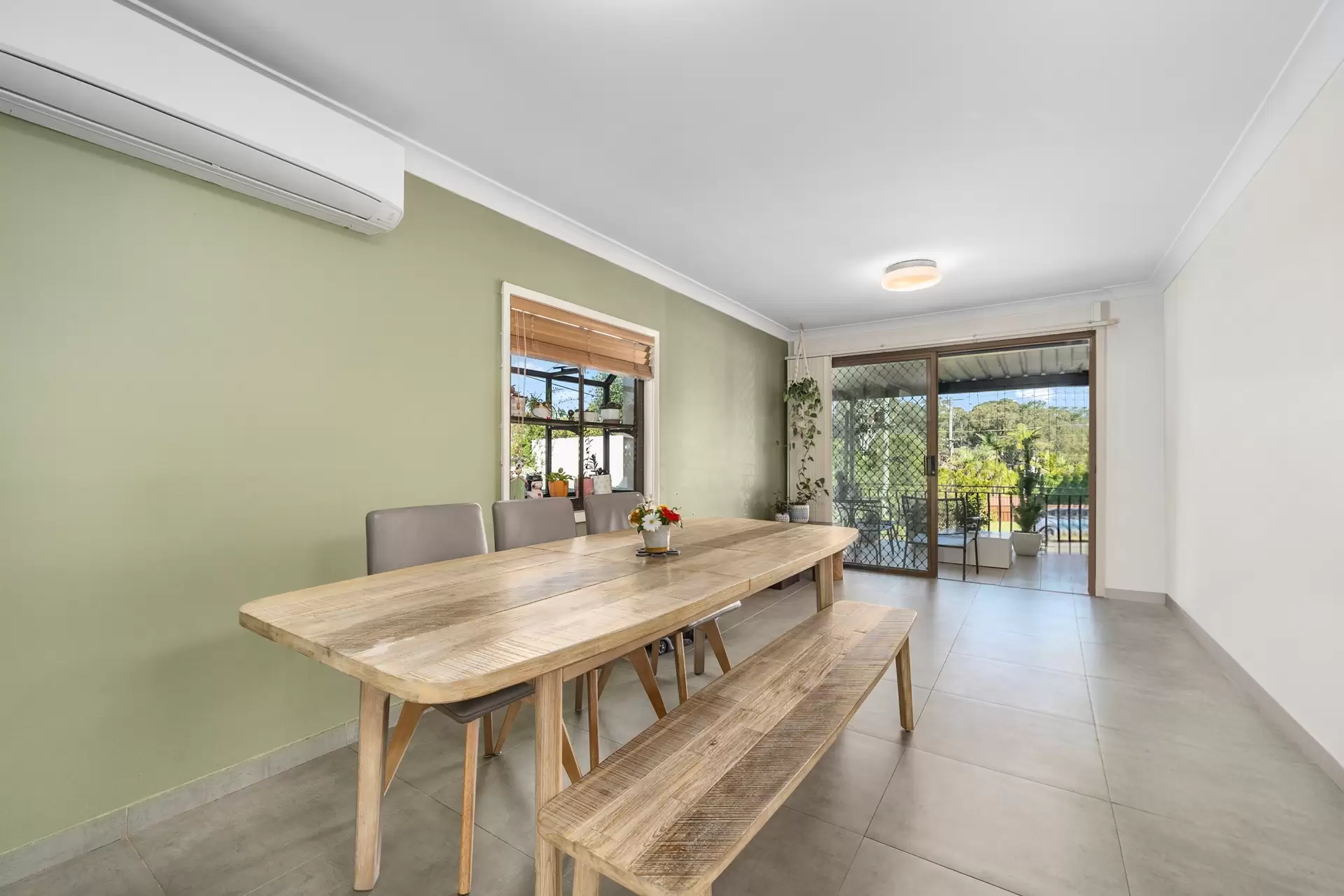 25 Lurnea Avenue, Georges Hall For Sale by Richard Matthews Real Estate - image 5
