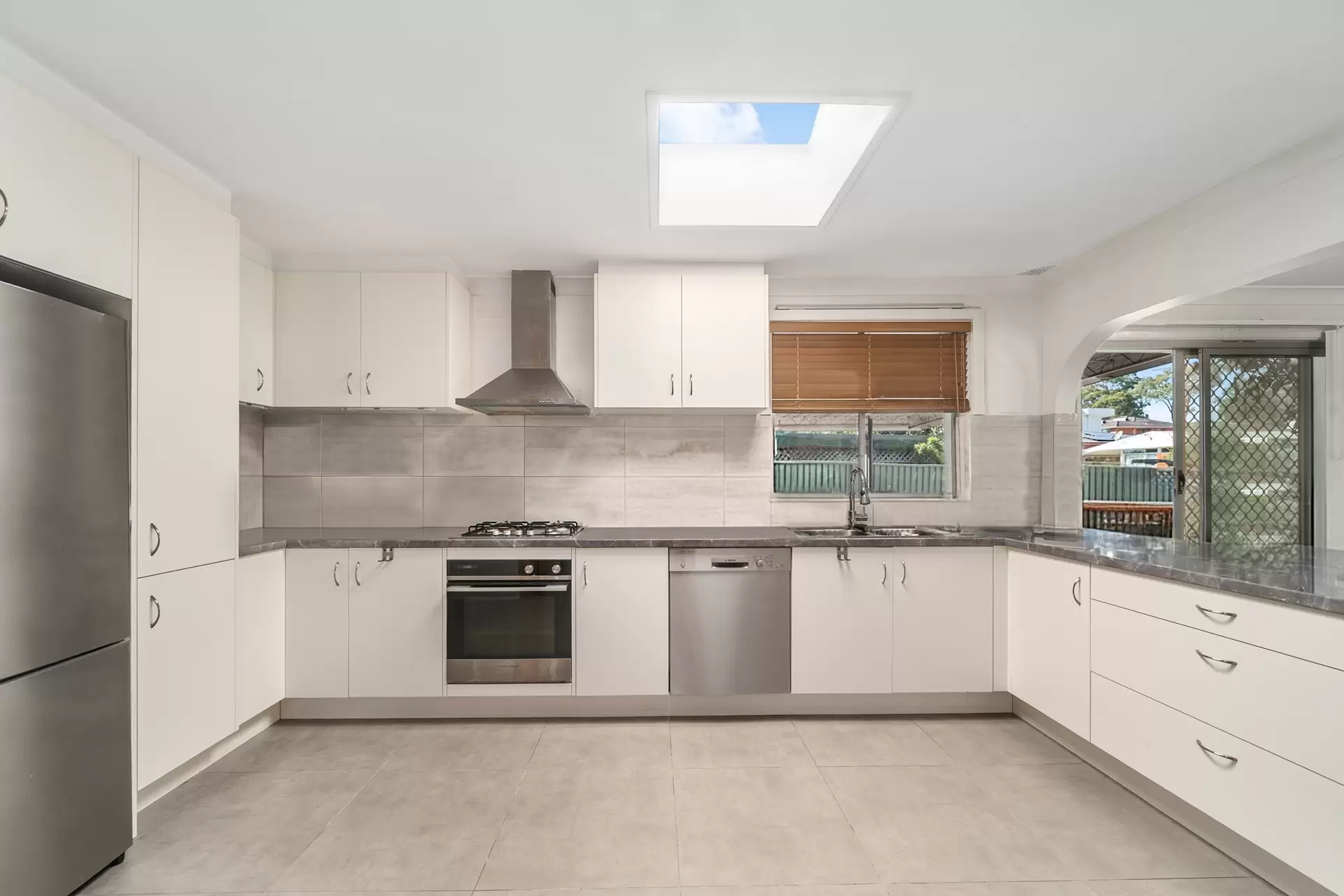 25 Lurnea Avenue, Georges Hall For Sale by Richard Matthews Real Estate - image 3