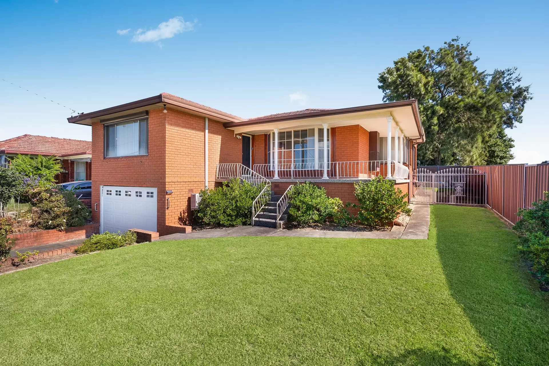 7 Usher Crescent, Sefton Auction by Richard Matthews Real Estate - image 2