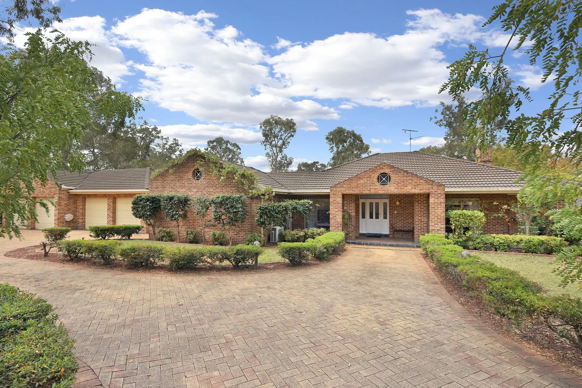 59 Barkly Drive, Windsor Downs Sold by Richard Matthews Real Estate - image 2