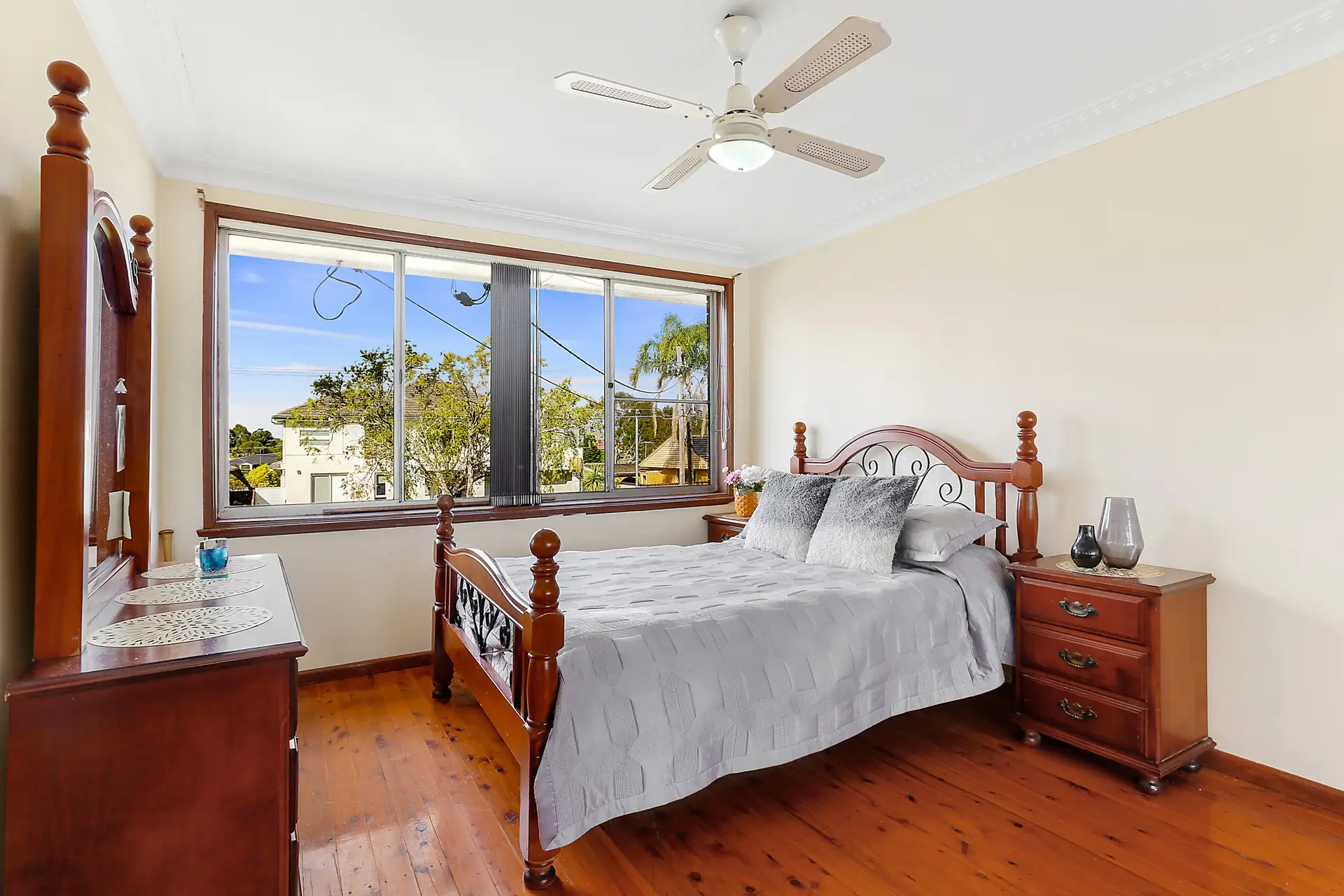 19 Universal Avenue, Georges Hall Sold by Richard Matthews Real Estate - image 4