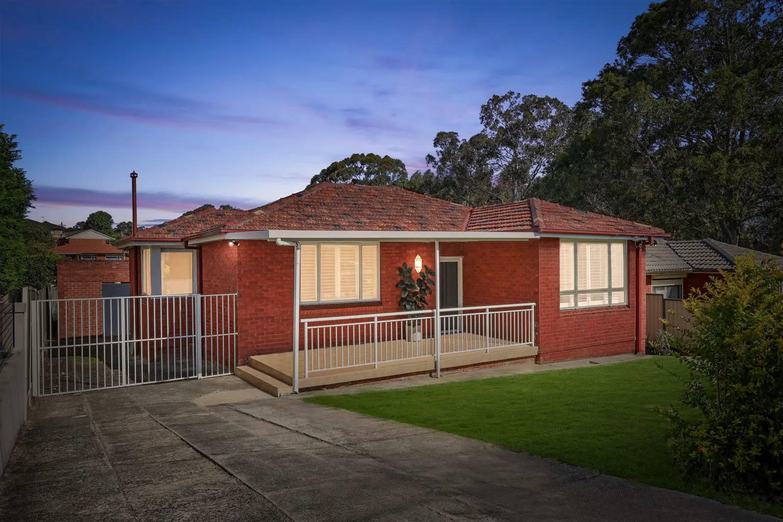 33 Surrey Avenue, Georges Hall Sold by Richard Matthews Real Estate - image 1