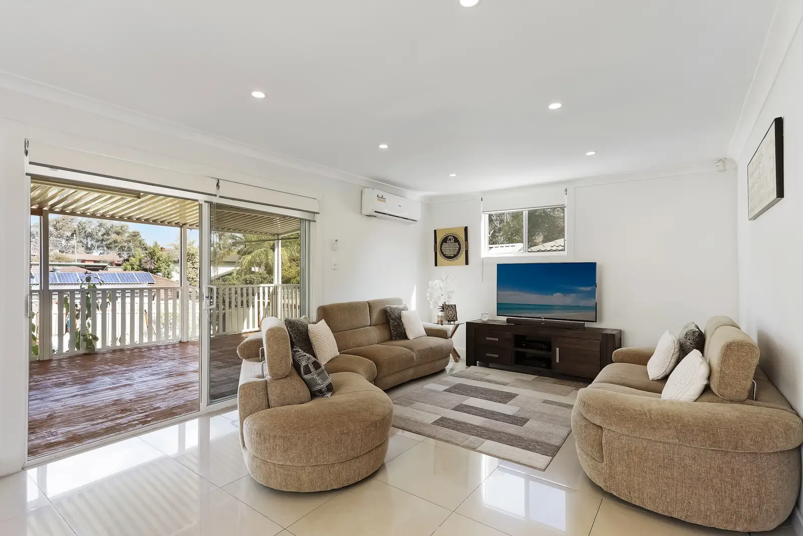 33 Surrey Avenue, Georges Hall Sold by Richard Matthews Real Estate - image 3